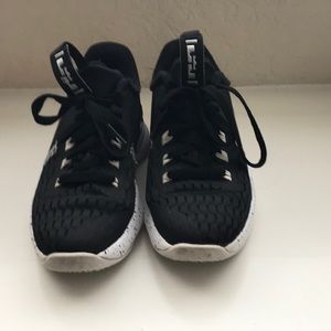 Nike Lebron James Witness 2020